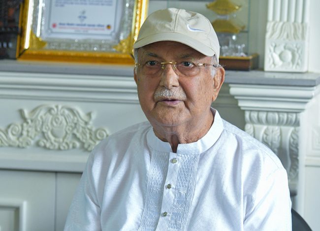 सरकार ‘होसहवासमा छैन’, लोकतन्त्र संकटमा छ : ओली