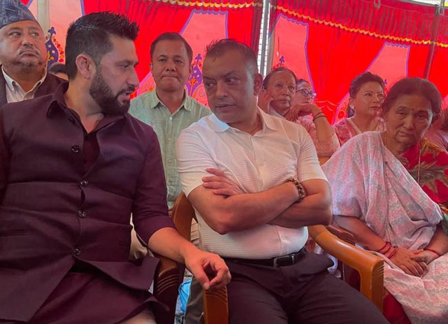 गोपालमान श्रेष्ठप्रति श्रद्धाञ्जली अर्पण गर्न सानेपा पुगे रवि लामिछाने