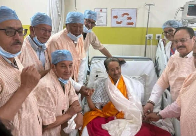 थ्री इडियट्स’का प्रेरणास्रोत सोनम वाङचुकले २६ दिन लामो अनशन तोडे