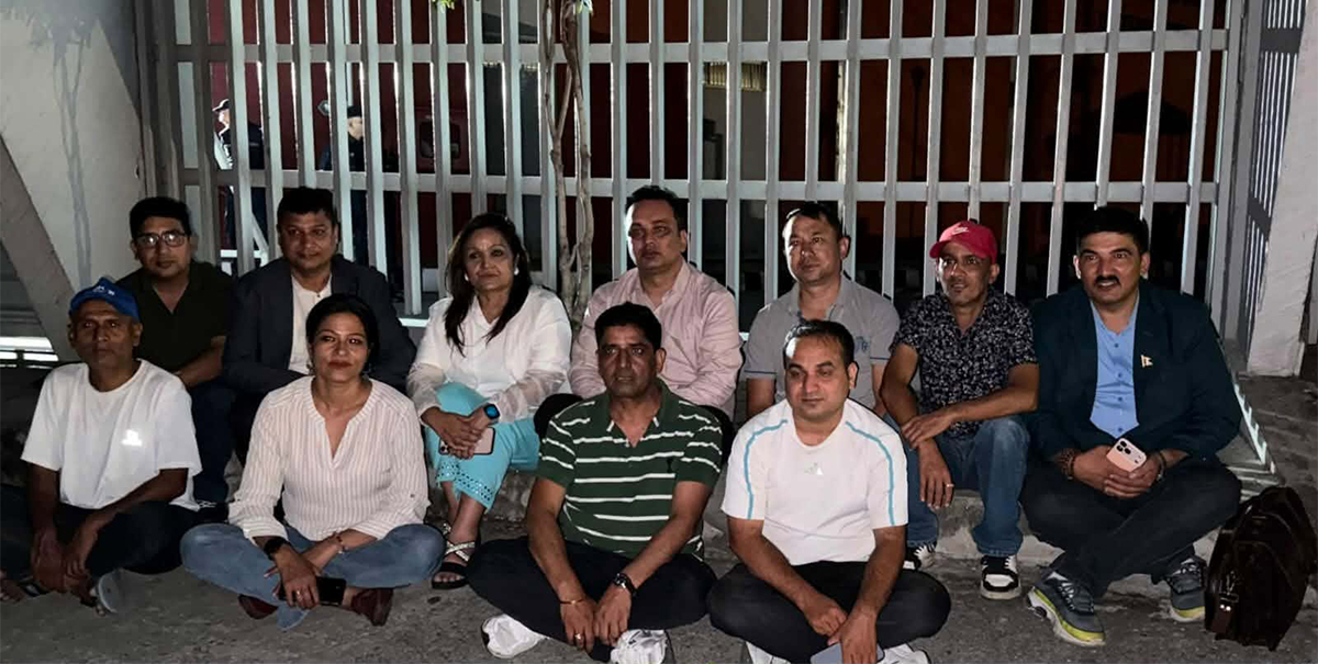 समाचार प्रकाशनकै विषयमा किशोर श्रेष्ठ पक्राउ, मध्यरातमा प्रहरी परिसर पुगे पत्रकार