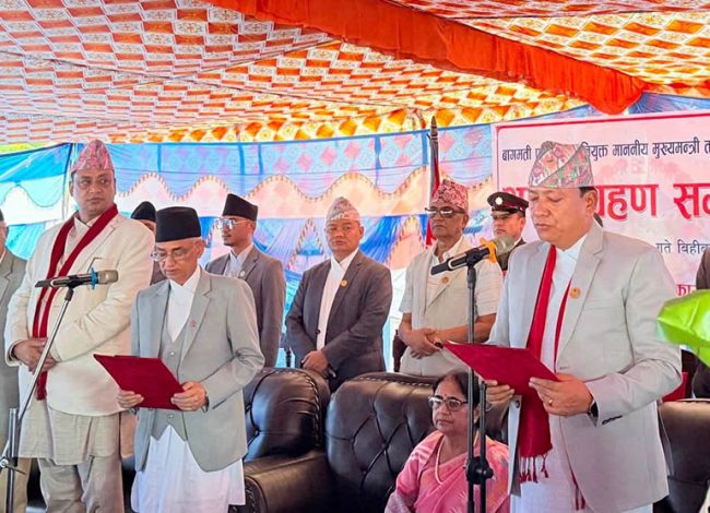 बागमतीका मुख्यमन्त्री किरण थापा मगरले लिए शपथ, सात सदस्यीय मन्त्रिपरिषद् गठन