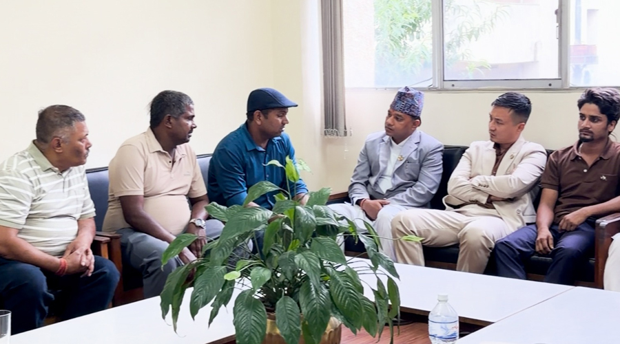 कप्तानगञ्ज घटनामा समाधान खोज्दै सरकार, गृहमन्त्री र मृतक रविन्द्र मेहताका परिवारबीच वार्ता सुरु