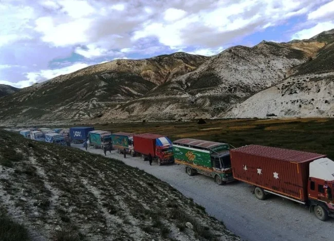 वर्षाले कोरला नाका प्रभावित, १५० बढी कन्टेनर रोकिए